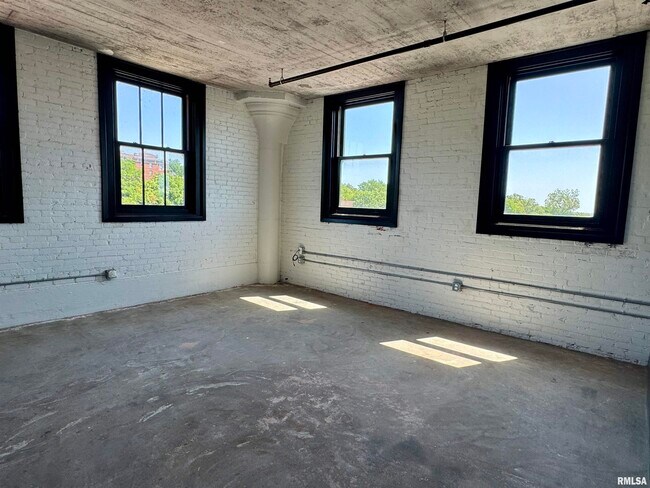 Foto del edificio - 511 Pershing Ave