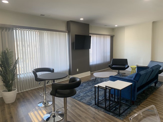Foto del edificio - 827 1/2 Westport Rd