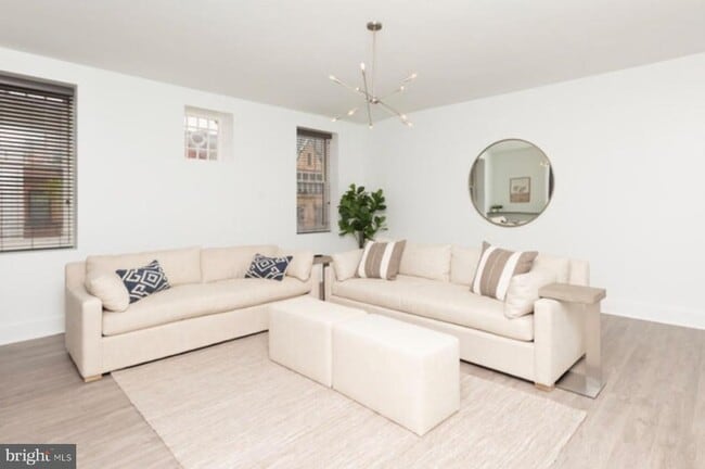 Foto del edificio - 1038 N Calvert St