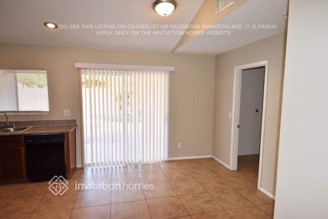 Building Photo - 3029 N Comanche Dr
