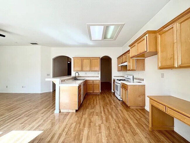 Foto del edificio - Beautiful One-Level Ranch-Style Home in Ro...