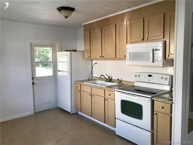 Foto del edificio - 5451 SE Ebbtide Ave