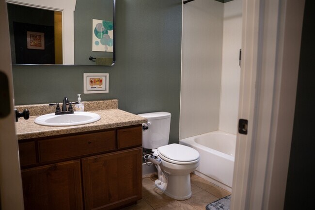 Building Photo - 608 Park St.