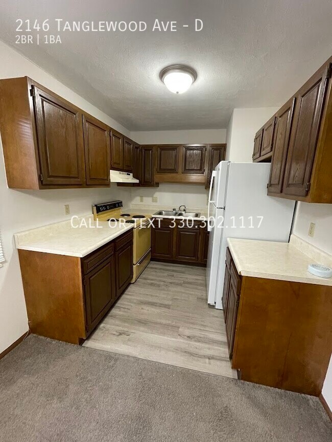 Foto del edificio - Two bedroom one bathroom second level apar...