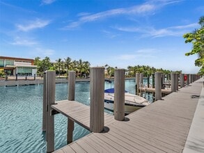 Building Photo - 9940 W Bay Harbor Dr