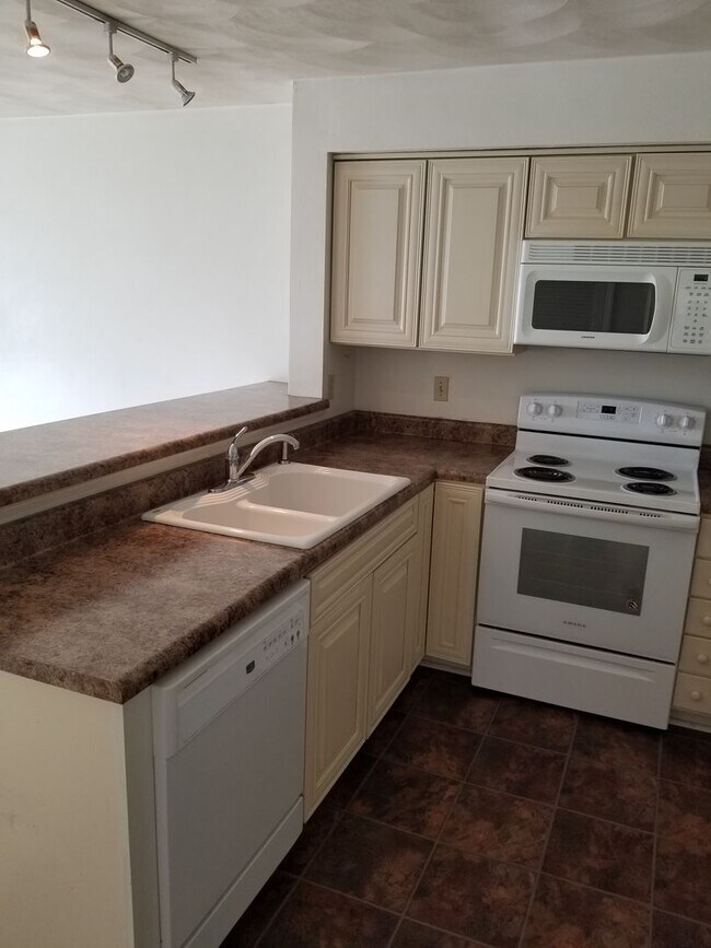 Foto del edificio - Spacious 4bd/2ba Apartment at Hunters Ridg...