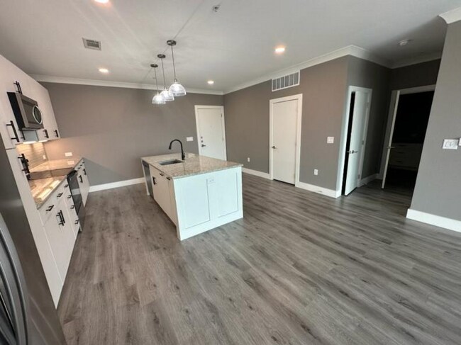 Building Photo - 3517 Windhaven Pkwy