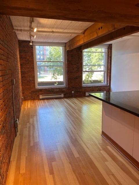 Building Photo - 33 Water Street