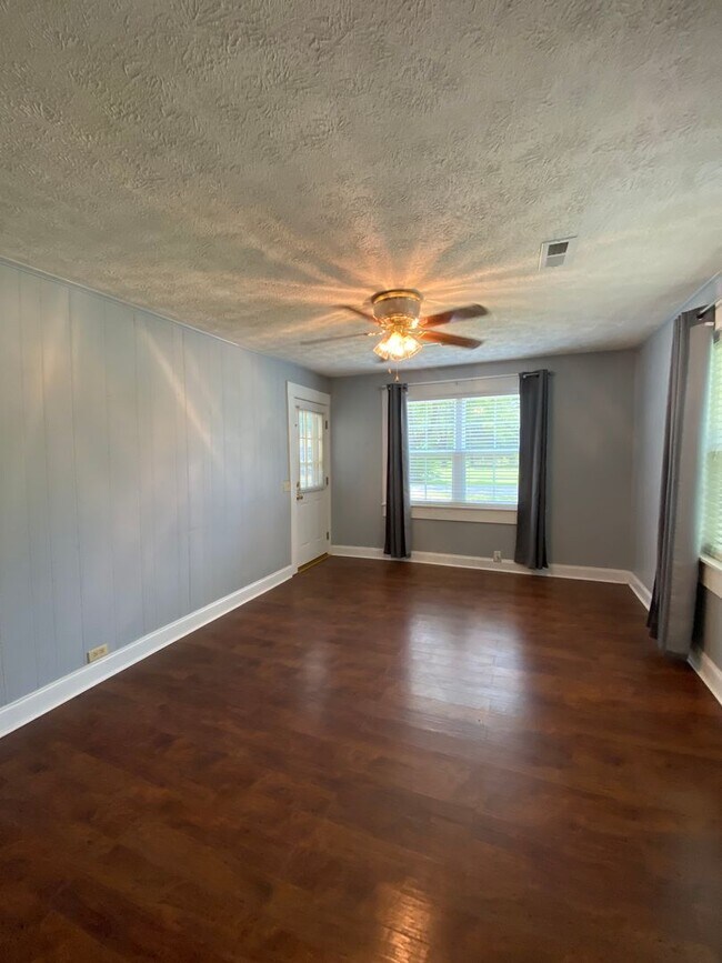 Foto del edificio - 415 Elm Ave NW