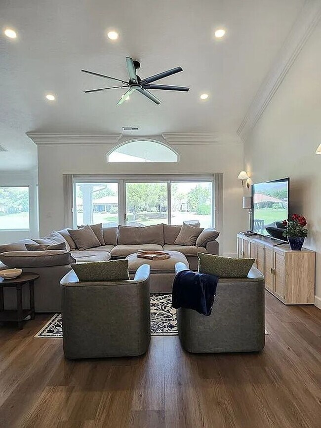 Foto del edificio - Charming Home Next To Sunbrook Golf Club!