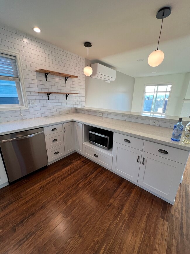 Designer lighting and fixtures - 520 Lee St