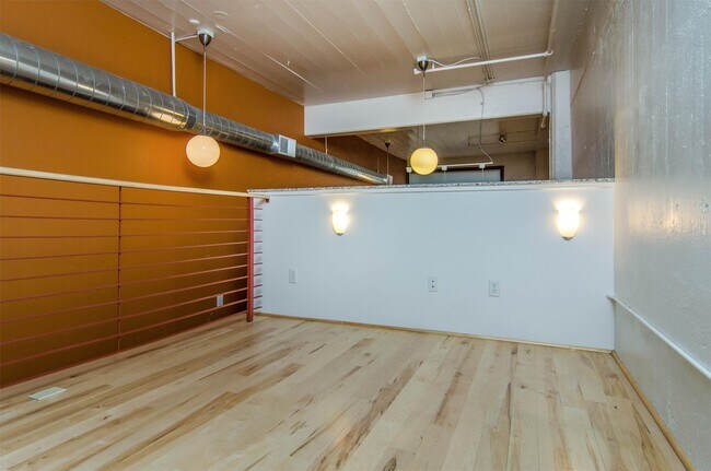 Building Photo - 163 W 200 S