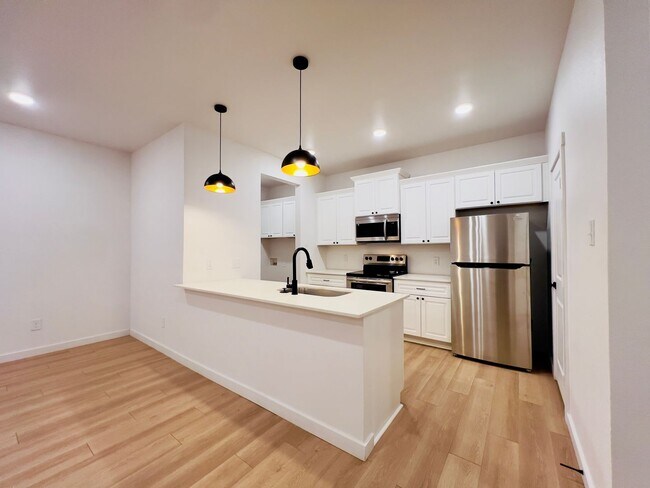 Foto del edificio - PRE-LEASING FOR A JULY MOVE-IN: Spacious 3-Bedroom Townhouse Near Texas Tech