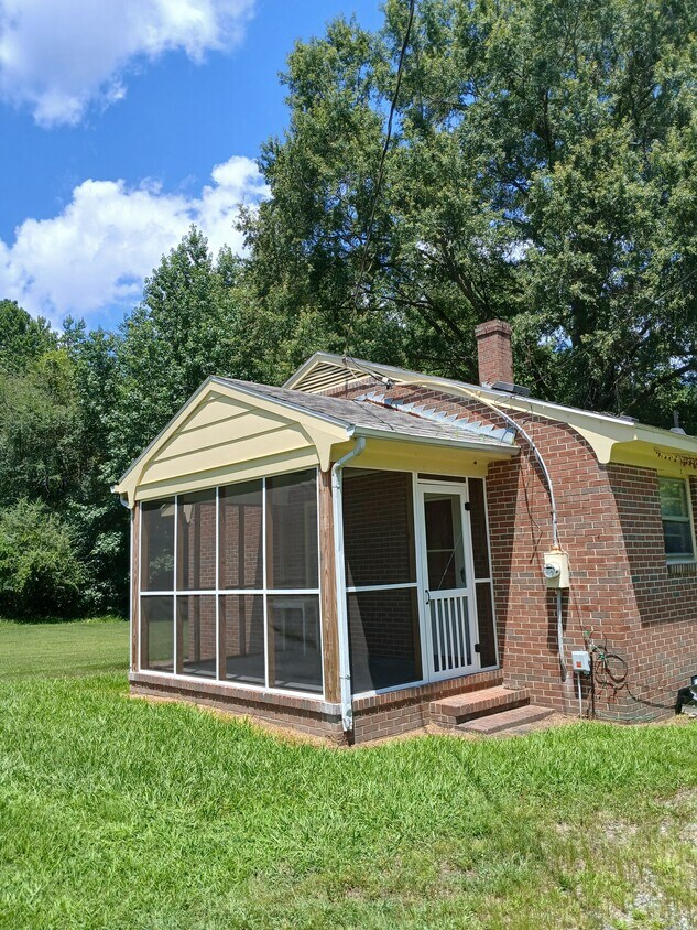 Building Photo - 469 Slagles Lake Rd