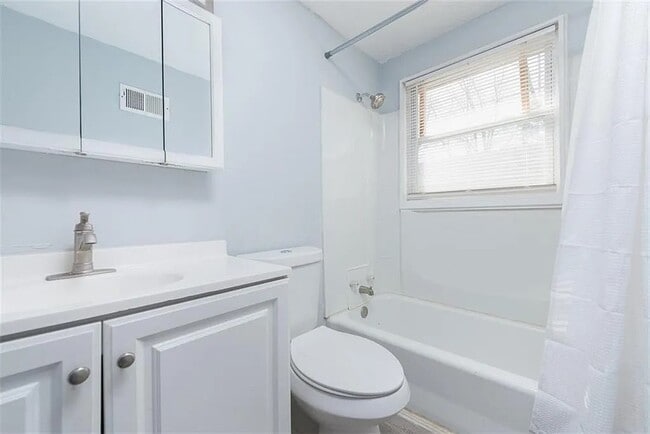 Bathroom - 724 N Noland Rd