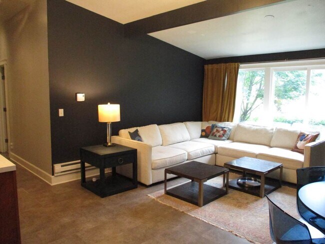 Foto del edificio - 3 bedroom Rambler with Above Garage Studio...