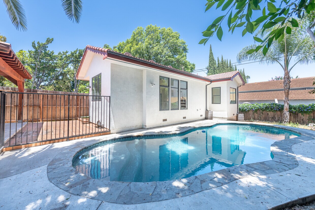 14859 Greenleaf St, Sherman Oaks, CA 91403 House for Rent in Sherman