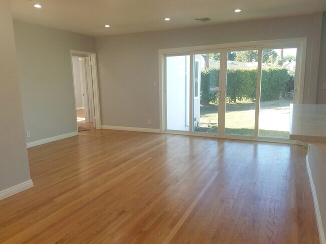 Foto del edificio - Cozy Remodeled 3 Bedroom Home In Culver City!