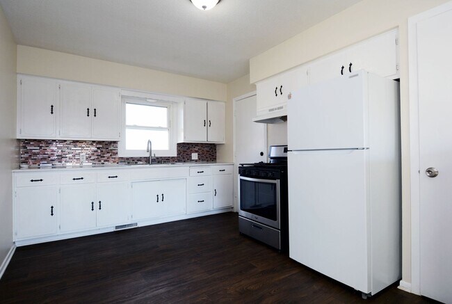 Building Photo - Beautiful 4-Bed 2-Bath Home For Rent in An...