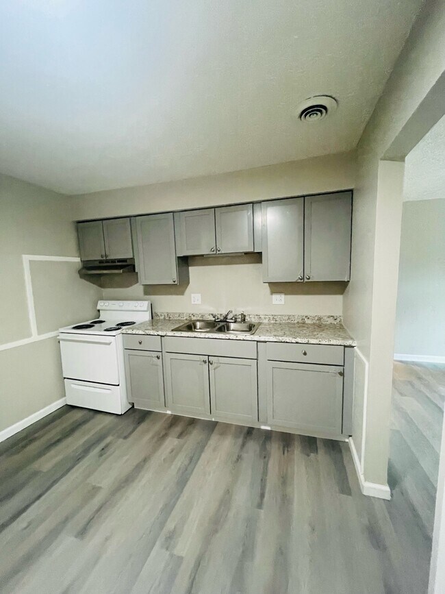 Building Photo - 624 Wagon Wheel Trail E