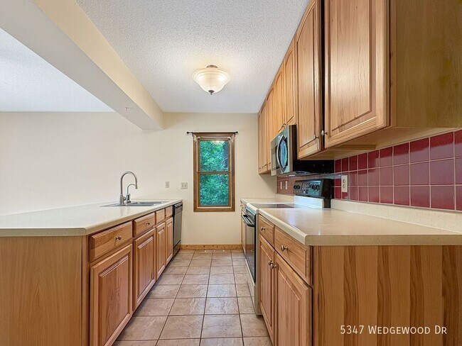 Foto del edificio - 5347 Wedgewood Dr