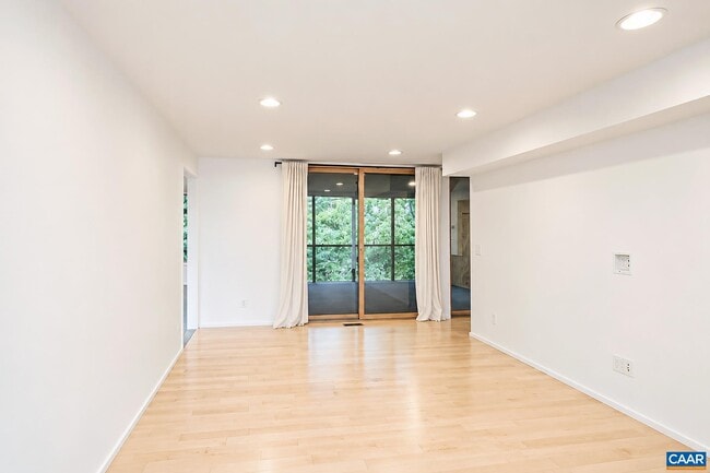 Building Photo - 137 Baylor Ln