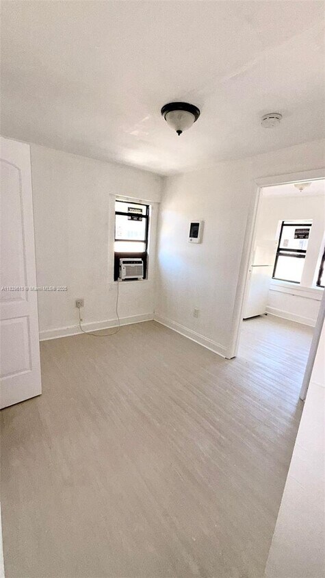 Primary Photo - 1140 NW 4th St