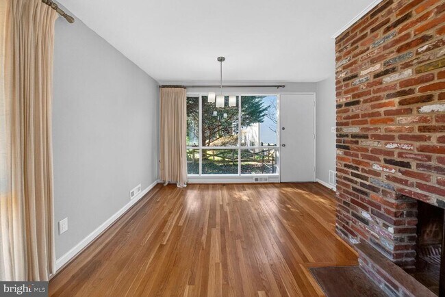 Foto del edificio - 6020 Cheshire Dr