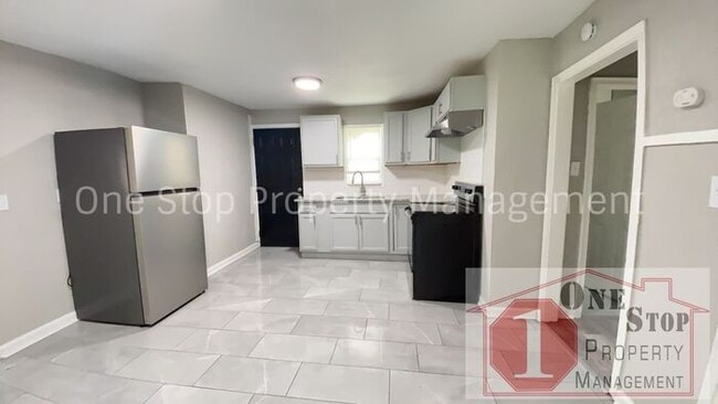Building Photo - Beautiful 4 Bedroom 1.5 Bathroom in Kansas...
