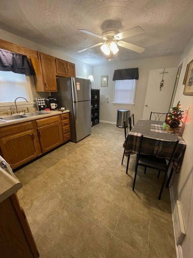 Building Photo - Immaculate Three Bedroom Home