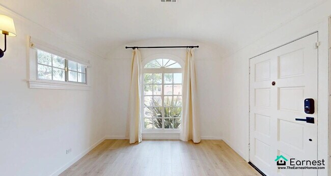 Foto del edificio - Charming 3BR/2BA Home in Prime Los Angeles...