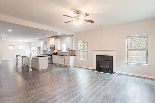 Foto del edificio - 3443 Woodshade Dr