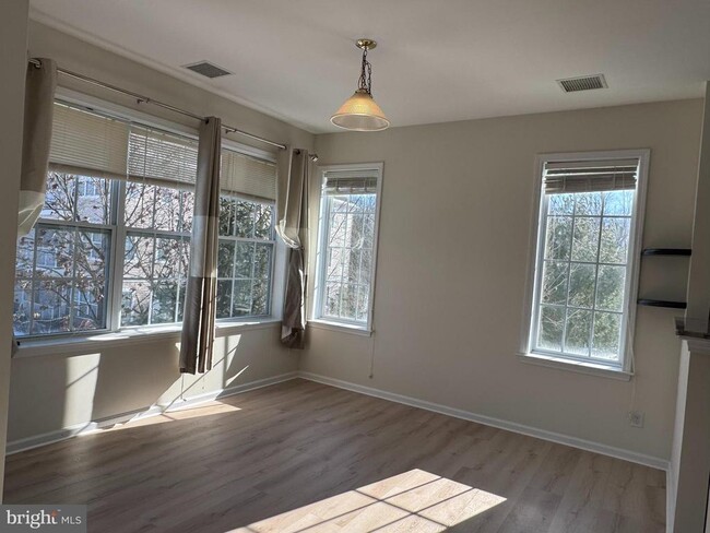 Foto del edificio - 821 Timberlake Dr