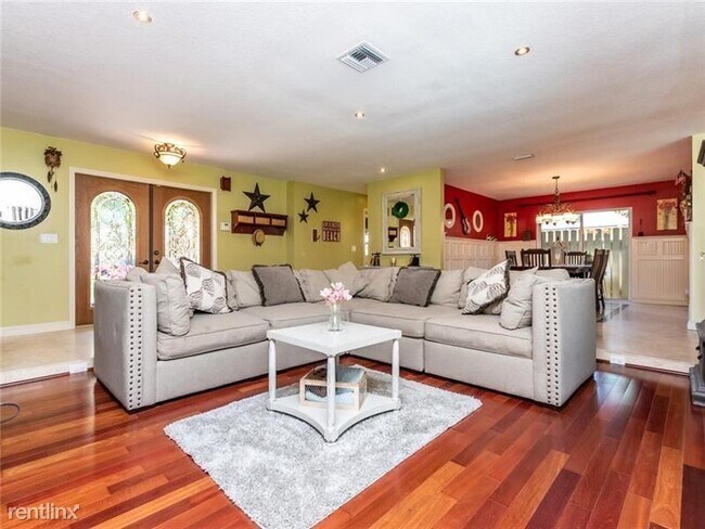 Foto del edificio - 4 br, 2.5 bath House - 1046 NW 108th Ln