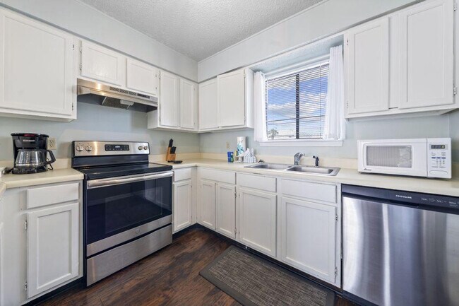 Foto del edificio - 25925 Canal Rd