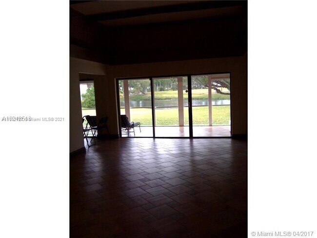 Foto del edificio - 16541 Country Club Crescent