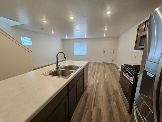 Building Photo - 1731 N Copper Canyon Dr