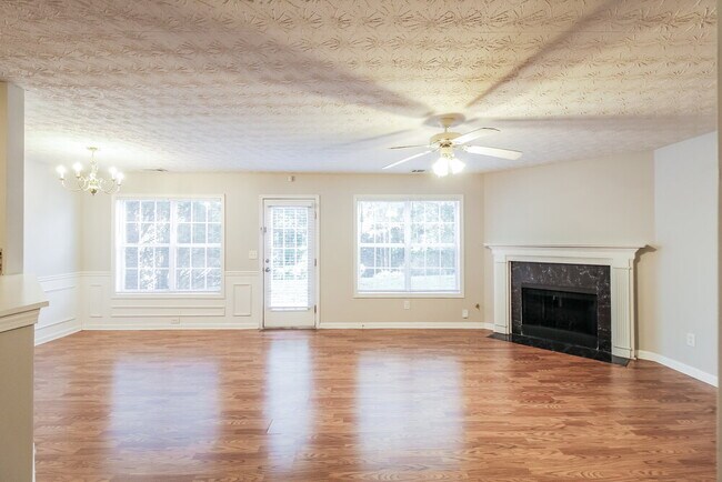 Foto del edificio - 740 Shadow Lake Dr