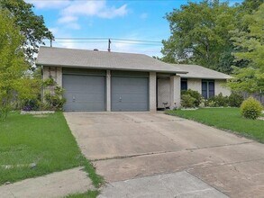Building Photo - 10906 Meadgreen Ct