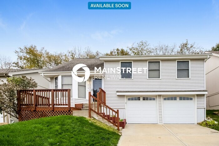 Foto principal - 3 Bedroom Pet-Friendly Home in Kansas City...