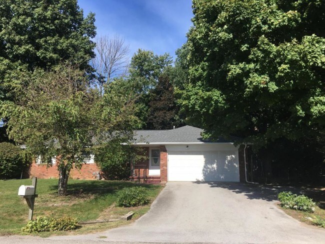 Building Photo - 3710 Hickory Ln