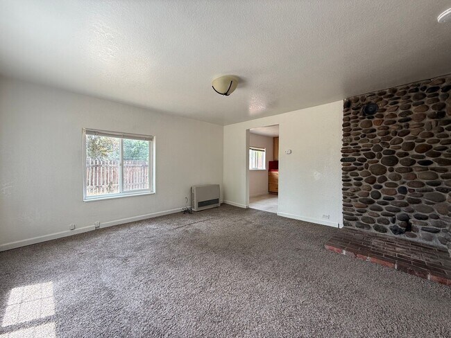 Foto del edificio - Cute 2 Bedroom Home - Pets Allowed