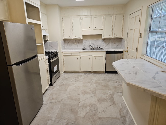 Building Photo - 2835 Glenderry St