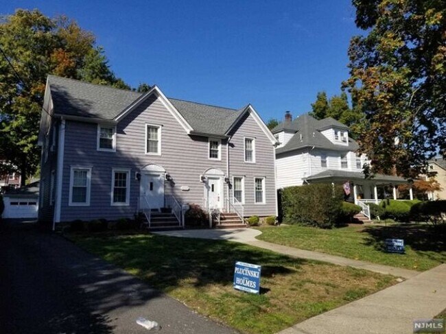 Building Photo - 329 Maple Ave
