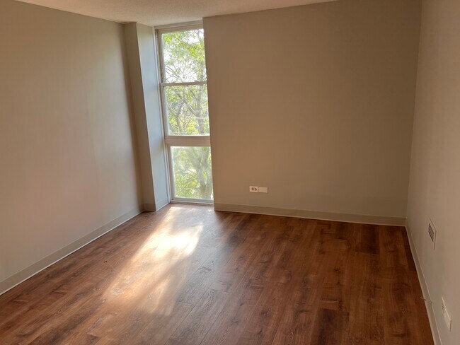 Foto del edificio - 1043 S York Rd
