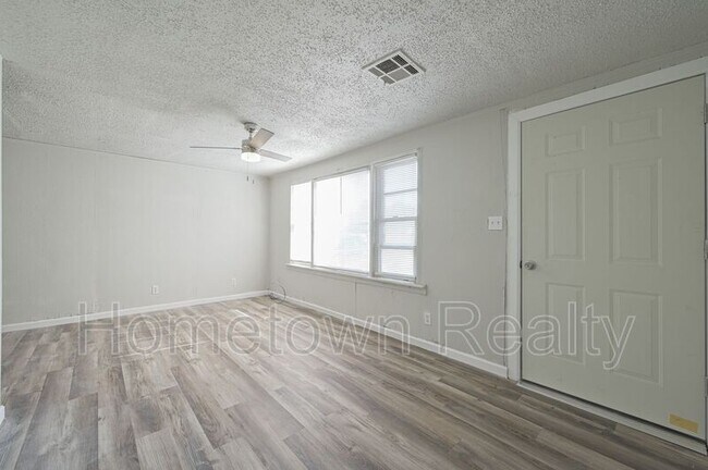 Building Photo - 1921 Vine St