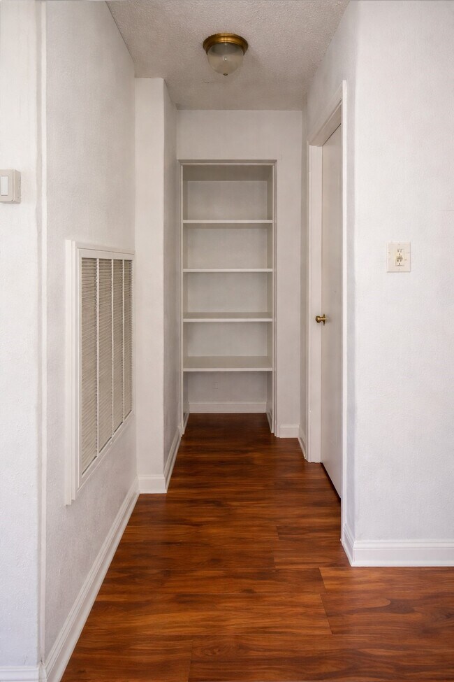 Foto del edificio - 2750 Holly Hall St
