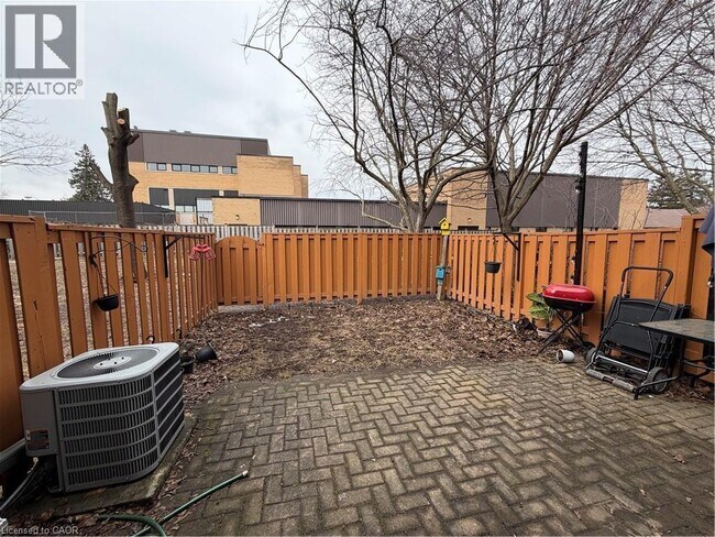 Building Photo - 46 Cedarwoods Crescent