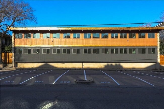 Building Photo - 400 E 30th St