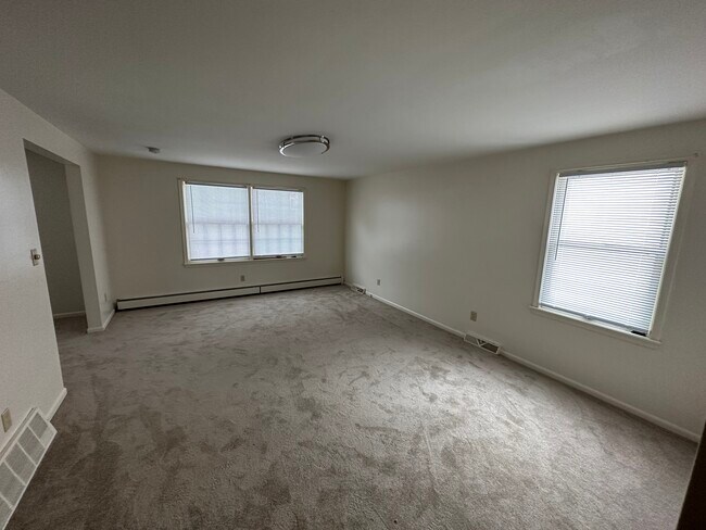 Building Photo - 636 Starin Ave